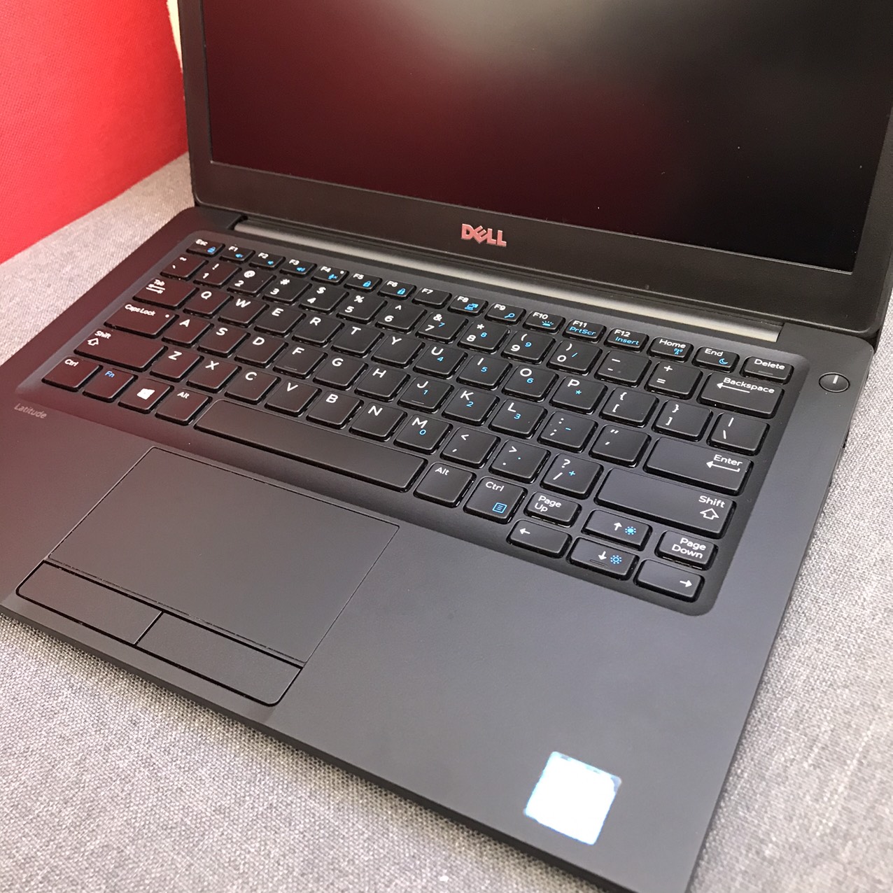 DELL LATITUDE 7280 - Intel Core I5 7300U, Màn Full HD IPS